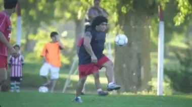 Cumple Diego: El día que Maradona se jugó un picadito en City Bell
