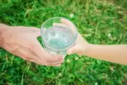 💦 10 años sin agua potable en Gonnet: Los bidones suman un nuevo capítulo