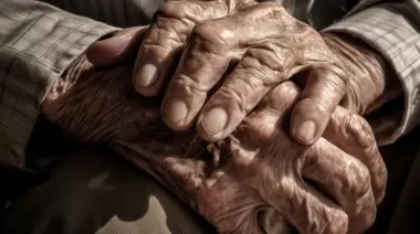 👵 Robo, armas y susto en Villa Elisa: Encerraron a una abuela y a su nieto por 10 dólares