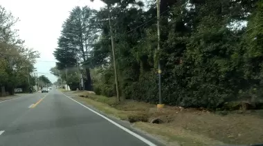 😡 Bronca entre City Bell y Gonnet por "frontera" abandonada sobre el Camino Belgrano