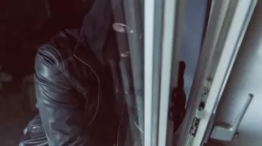 🚔 Nuevo robo en barrio marcado de City Bell: Los delincuentes se fugan por un arroyo