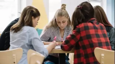 🟢 Jóvenes con Banca: Alumnos de City Bell y Gonnet debaten con candidatos a Intendente