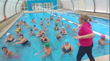 🏊 City Bell: Más de 1000 abuelos explotaron la Colonia de Vacaciones de Invierno