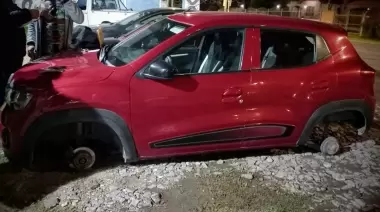 🚗 Video: En Villa Elisa dejaron a un auto sin 3 ruedas en tiempo récord