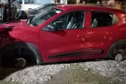 🚗 Video: En Villa Elisa dejaron a un auto sin 3 ruedas en tiempo récord