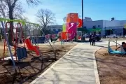 ♿ ¿Qué juegos inclusivos instalaron en la renovada plaza Belgrano de City Bell?