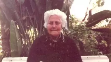 👪 ¿Cuál es la familia que vivió en la primera casa de City Bell y dónde estaba ubicada?