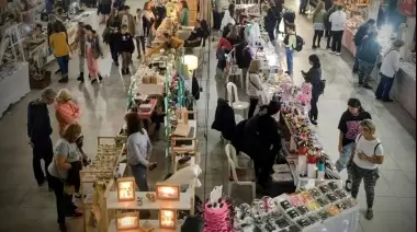 🎁 8 mil visitantes de toda la provincia: El Club Atlético City Bell arrasó con su Feria Artesanal