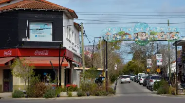 😍 Hoy: Presentan en City Bell un nuevo libro colectivo sobre sus hechos y personajes