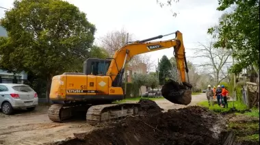 🚧 City Bell: La Municipalidad de La Plata entuba un zanjón para mejorar el tránsito