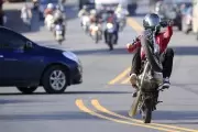 💥 Motos, picadas, cortes y explosiones: Un infierno sin solución en Villa Elisa
