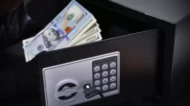 💸 City Bell: Tiraron la puerta abajo y se llevaron una caja fuerte con 4000 dólares