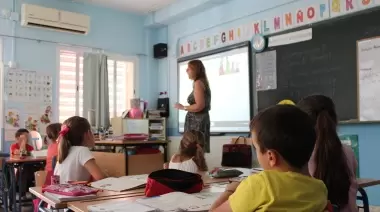 💰 Inversión millonaria: ¿Provincia entregará aires acondicionados en escuelas de City Bell, Gonnet y Villa Elisa?