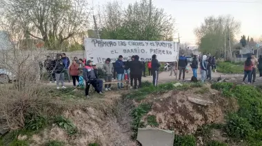 😡 Vecinos de El Rincón reclaman obras urgentes: "Primero las calles y el puente"