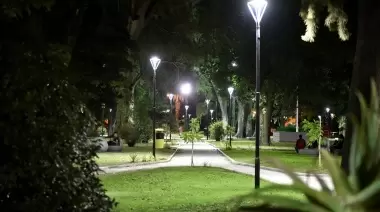 💡 Se hizo la luz en más de 20 plazas y espacios verdes de City Bell, Gonnet y Villa Elisa