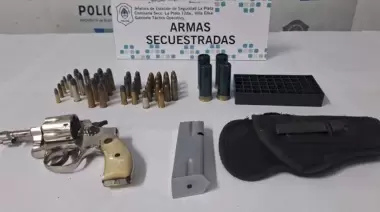 👮 Armas, drogas y amenazas: Vendían por las redes sociales y fueron atrapados en Villa Elisa