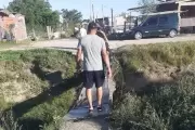 🟢 ¿Qué barrio de la Zona Norte de La Plata sigue esperando la reconstrucción de 2 puentes levantados por la Municipalidad?