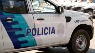👮♀️ City Bell: Motochorros le robaron el auto a una policía que se detuvo por una pinchadura
