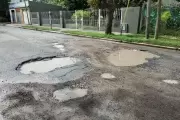🎦 Video: Así es el bache más grande de La Plata ubicado en Gonnet