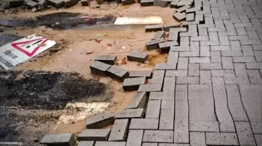 🚨 City Bell: Denuncian que el asfalto de Cantilo está "pegado con plasticola"