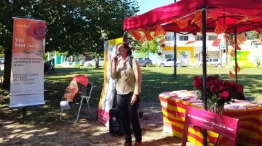 🌹 Fiesta Catalana en City Bell: Sant Jordi unió culturas en la Plaza Belgrano