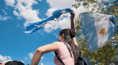 🌟 City Bell se une para cantar el Himno Nacional en la Plaza Belgrano