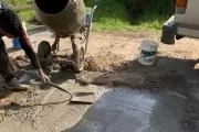 🚧 Vecinos de City Bell gastan dinero para arreglar calles, caños y limpiar zanjas