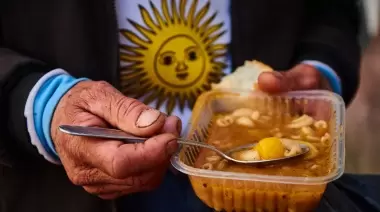 🥶 Frío extremo: Olla popular y viandas en City Bell para combatir la ola polar