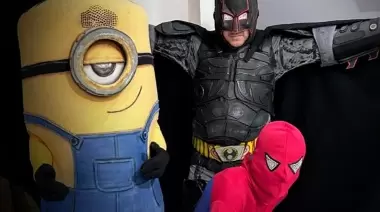 🥳 Batman y Spider-Man presentes en Villa Castells por el Día del Niño