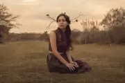 🎶 Nuevos sonidos: Elisa Marenis irrumpe con su estilo místico, oscuro y experimental desde Villa Elisa