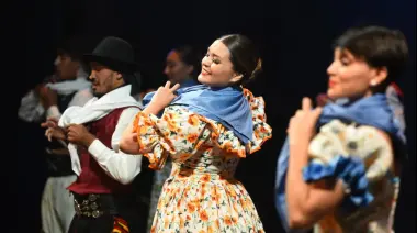 🥳 Villa Elisa celebra la Revolución de Mayo con peña, feria, muralismo y locro