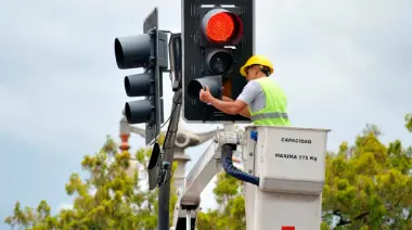 🚥 Tránsito en La Plata: Semáforos inteligentes para los caminos Belgrano y Centenario