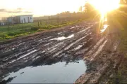 😢 Vivir entre pozos, barro y sin transporte: El drama de todos los días en El Rincón