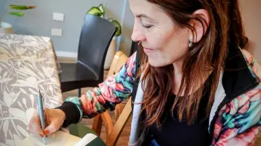 📚 Viviana Fulleringer presenta su primer libro en City Bell: 9 cuentos con mirada de barrio