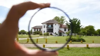 📱 Encontraron un celular en el Parque Ecológico de Villa Elisa y buscan al dueño