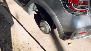 🔧 Dos casos en 48 horas: En City Bell hacen estragos los roba ruedas