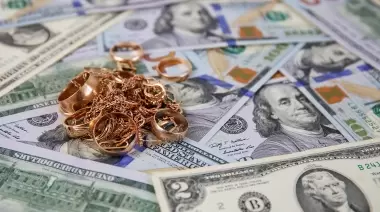 💎 City Bell: Arrancaron la bocina de la alarma, robaron joyas, euros, dólares y se fugaron