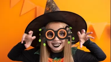 🧛♂️ City Bell sigue en modo Halloween: Street party, glitter station, DJ, bailarines y disfraces