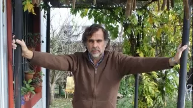 Juan Duro: El Ingeniero de Villa Elisa que convirtió su mano en pluma