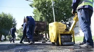 🚧 La Municipalidad de La Plata realizó bacheos en City Bell, Gonnet y Hernández