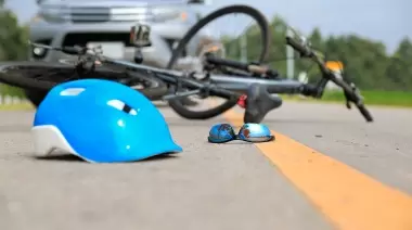 City Bell: Ciclista fue arrastrado y abandonado por un auto en pleno Camino General Belgrano