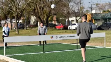 🏀 La Municipalidad de La Plata instalará nuevas canchas de básquet y fútbol tenis en Villa Elisa