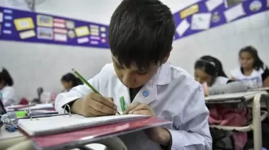 Escuelas en emergencia: Movilización en City Bell y cruces en el Concejo Deliberante