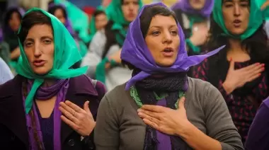 💜 Jornada feminista en Villa Elisa: Música en vivo, estampados y homenajes