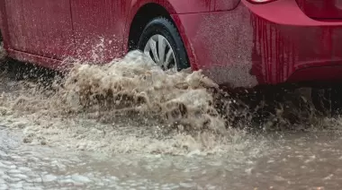 💦 Video: Así está la calle de Gonnet que se convirtió en "laguna"