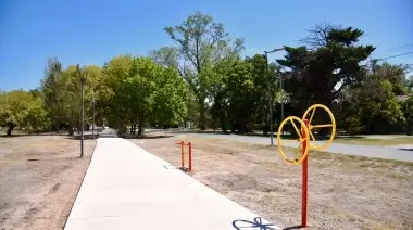 Espacios verdes en Villa Castells y Savoia: Avanzan los senderos en Parque Boveri