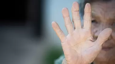 Robo y sospechas: 3 ladrones atacaron a una jubilada en Villa Elisa