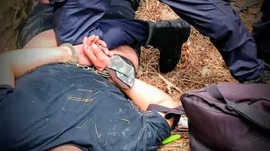 Feroz persecución y tiroteo en Villa Elisa: 3 heridos, 2 detenidos y 1 prófugo