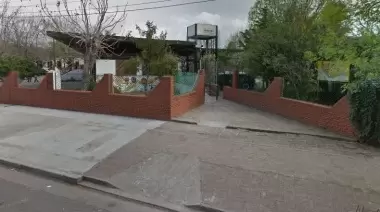 ¿Por qué hay chicos sin clases en un histórico Jardín de City Bell?