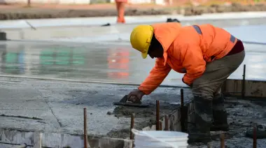 🚧 Alak anunció la construcción de 30 calles nuevas para Arturo Seguí